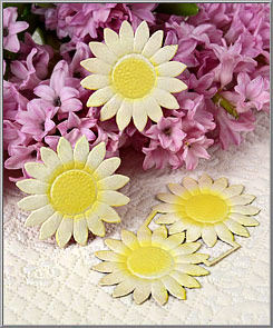 Vintage White Daisy Dresden trim die-cuts from Western Germany