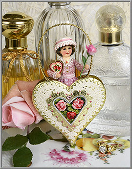 Rose's Romantic Valentine ornament from the Blumchen Atelier